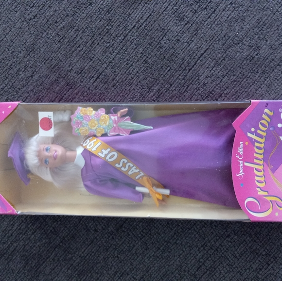 1996 special edition graduation barbie - Picture 1 of 6